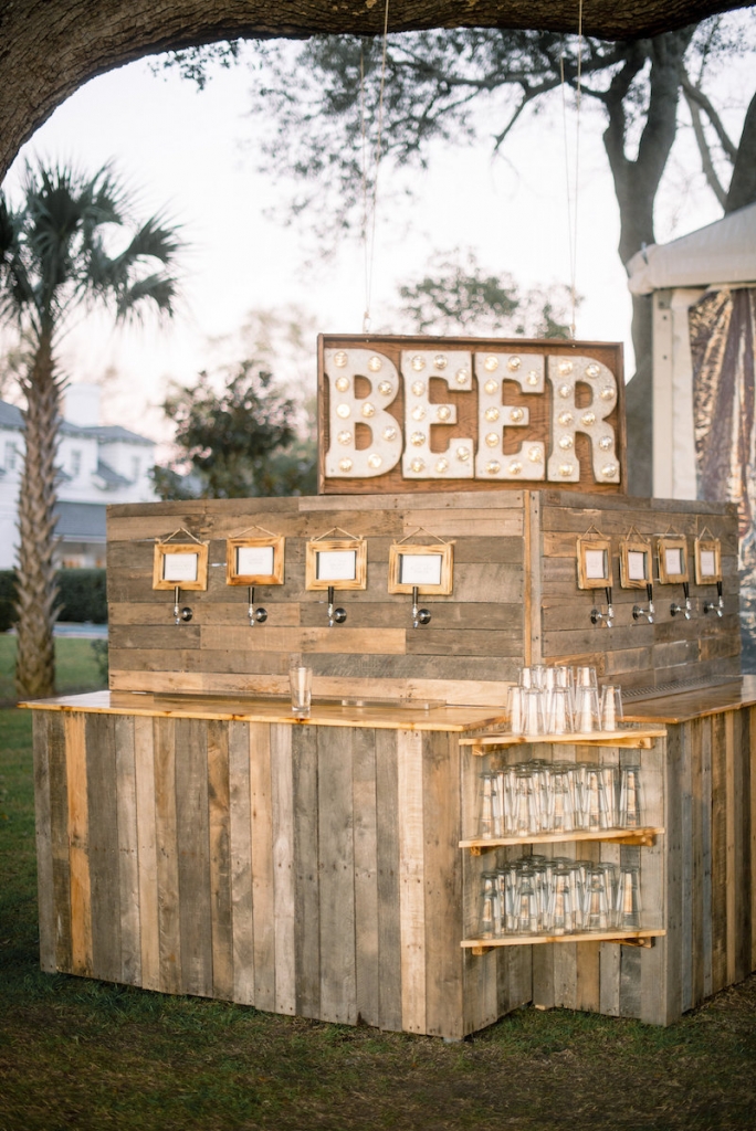Wedding design by A Charleston Bride. Bar service by Patrick Properties Hospitality Group. Image by Timwill Photography.