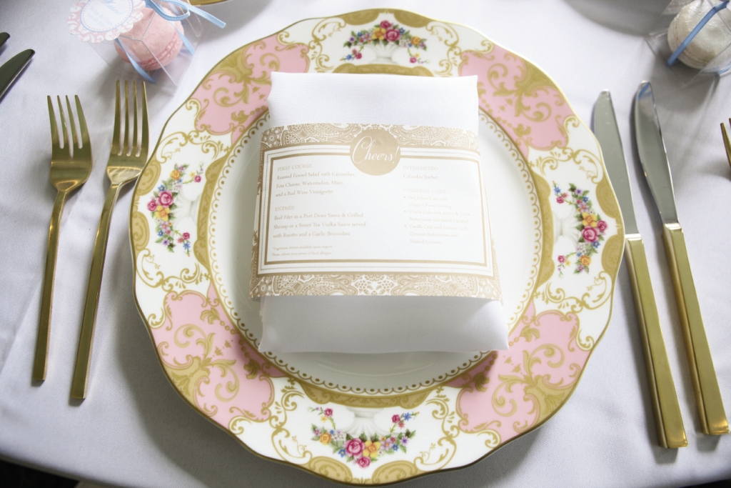 TWO-IN-ONE: Dodeline Design created a menu that doubled as a napkin ring.