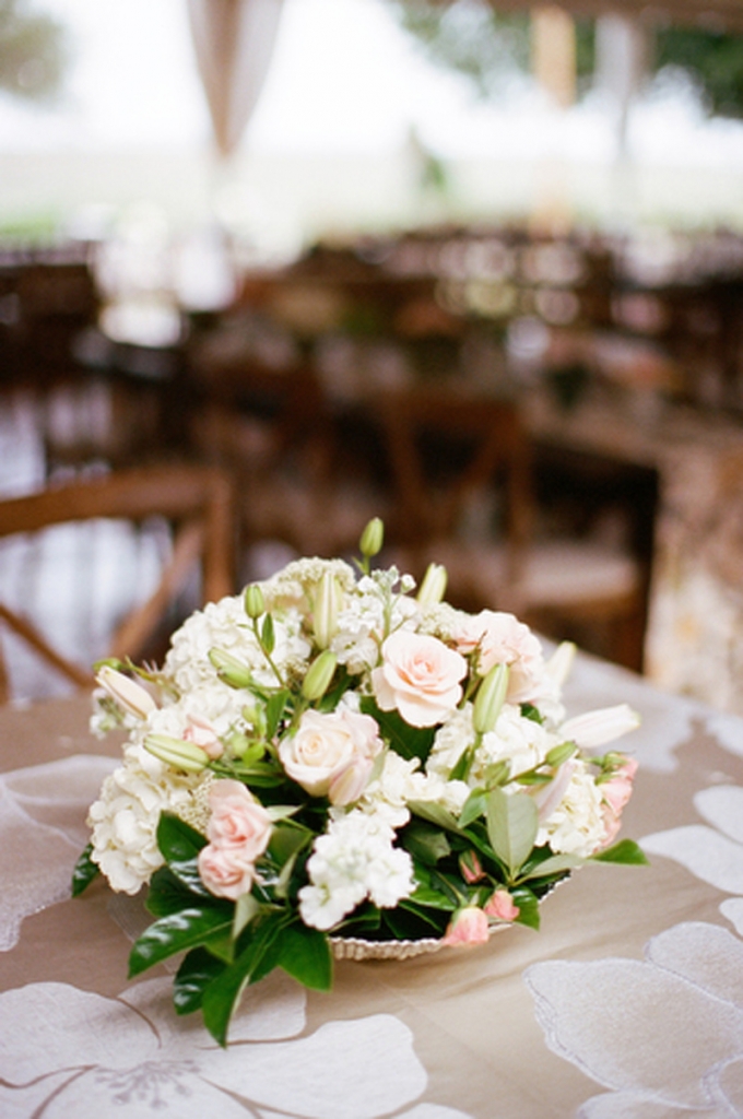 Florals by HB Stems. Linens from WED. Rentals by Ooh! Events and Snyder Events. Image by Elisabeth Millay Photography.