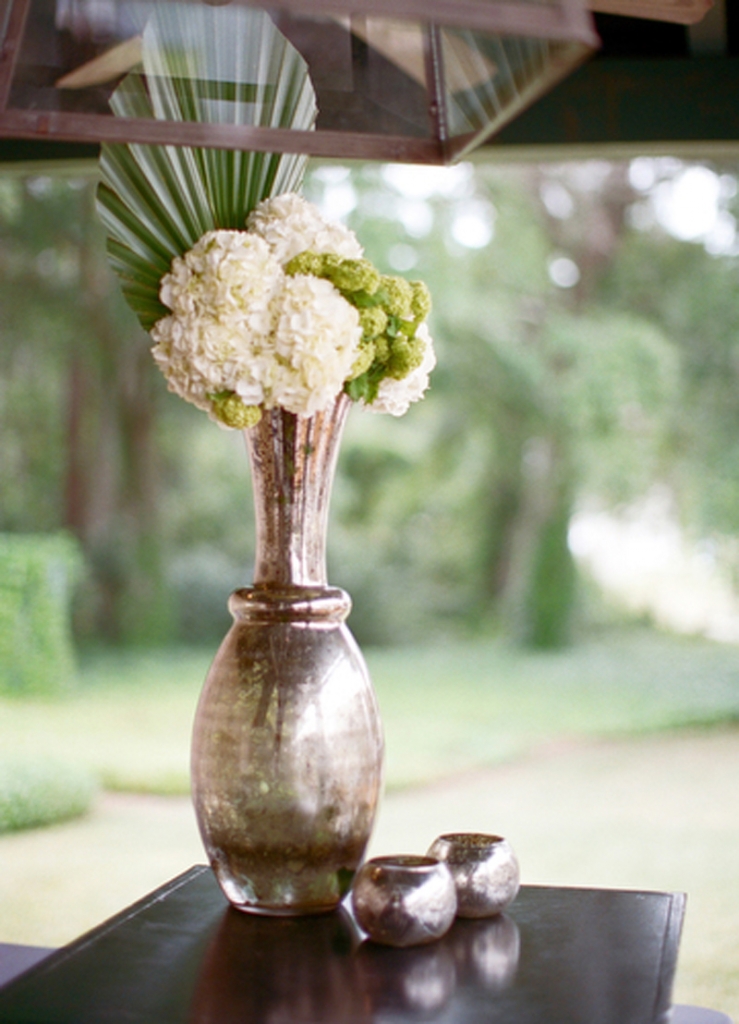 Florals by HB Stems. Specialty décor from WED. Image by Elisabeth Millay Photography.