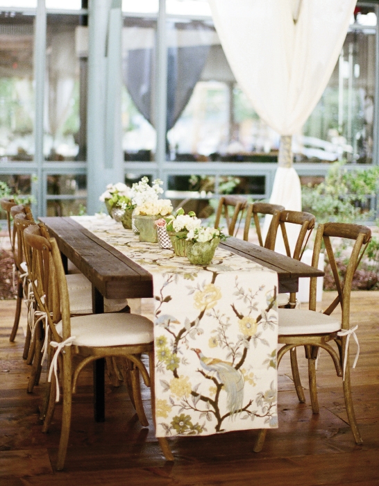 The bird-and-branch fabric runners tied the day’s color palette and nature-meets-elegance style together.