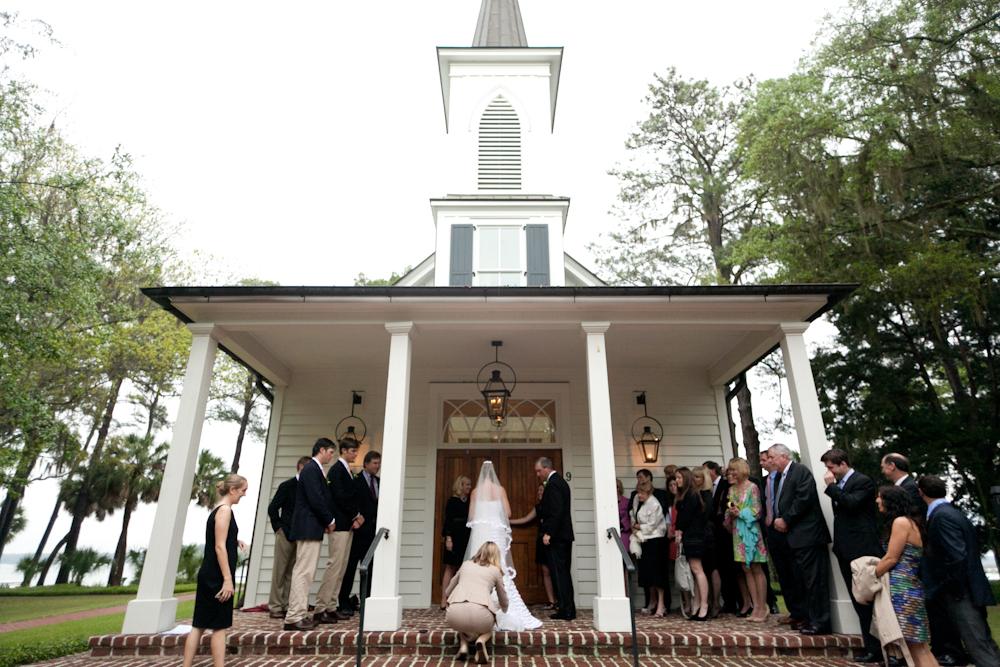 WHERE THE HEART IS: The bride and groom exchanged vows at the Inn at Palmetto Bluff’s Waterside Chapel.
