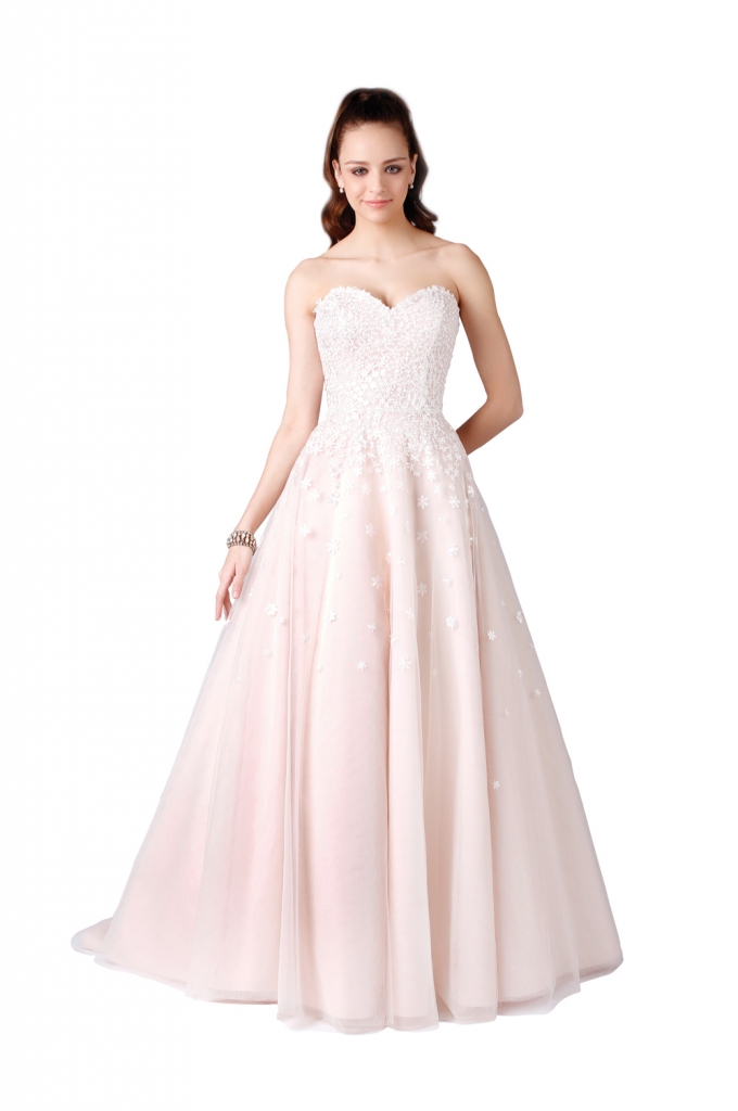 TREND: Pink, pink, pink! GOWN: Modern Trousseau’s “Cora,” available through Modern Trousseau flagship stores in Charleston, Savannah, and Nashville. Note: Modern Trousseau has a whole crop of new pink frocks. Check out their site for the latest.