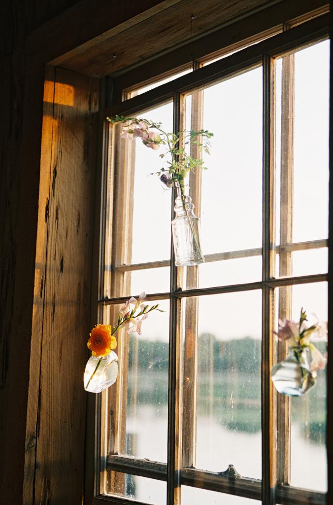 EASY DOES IT: Single blooms in simple glass jars offered easy décor inside the Cotton Dock.