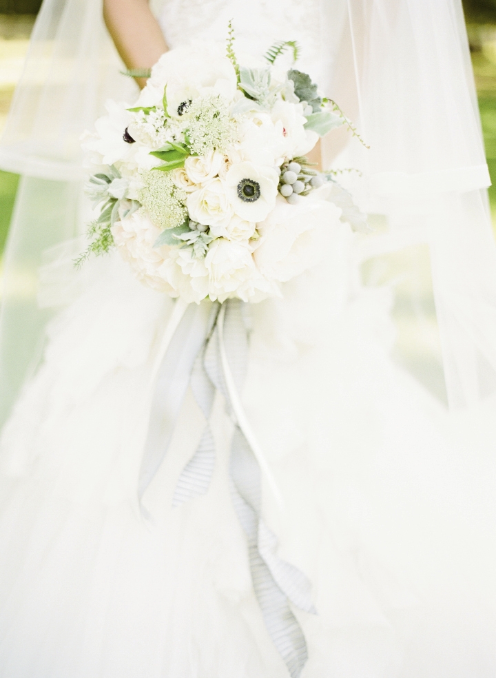 Bouquet by Charleston Stems. Image by KT Merry Photography.