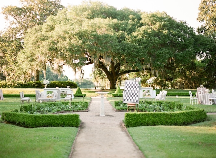 Wedding design by Karson Butler Events. Florals by Charleston Stems. Image by KT Merry Photography at Middleton Place.