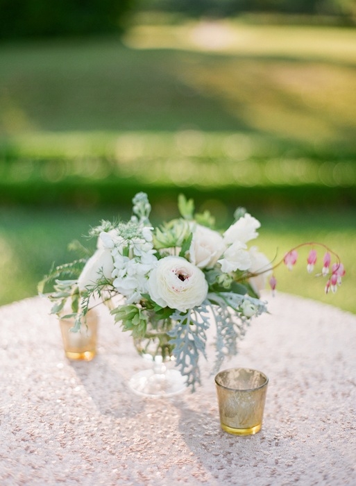 Florals by Charleston Stems. Linens from La Tavola. Image by KT Merry Photography.