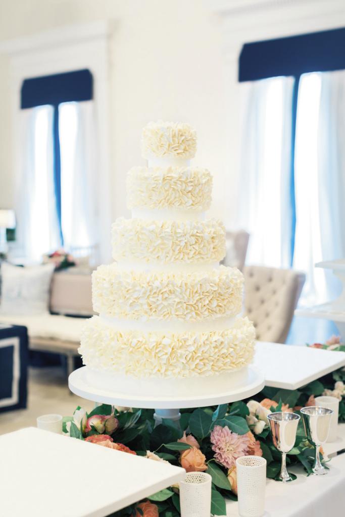 Annie admits to being obsessed with “clean-lined” design, so a classic white-on-white cake fit the bill.