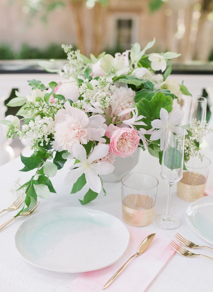 Wedding design by Kristin Newman Designs. Florals by Gathering Floral + Event Design. Plates from Suite One Studio. Glassware and flatware from Snyder Event Rentals. Linens from La Tavola. Photograph by Corbin Gurkin.