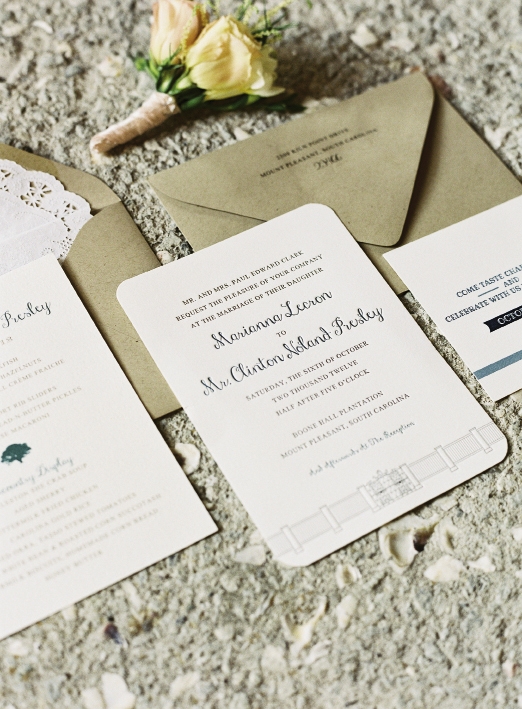 HANDSOME HINTS: Dodeline Designs incorporated the venue’s front gate into the stationery.