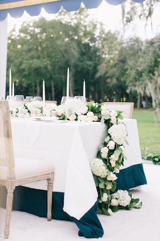 Wedding and floral design and coordination by Tara Guérard Soirée. Rentals by Snyder Events and Berlin’s Restaurant Supply. Image by Corbin Gurkin at Runnymede Plantation.