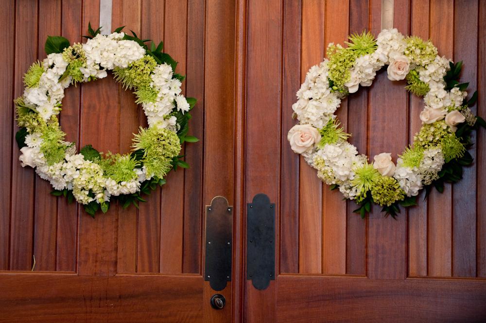 WARM WELCOME: “I wanted to keep the flowers simple and elegant,” says Jacki. “We chose a color palette of whites, creams, and greens and selected season flowers.”