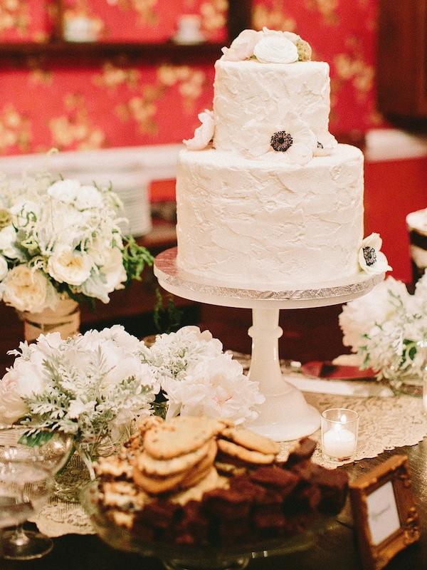 Cake by Kathy and Company. Florals from FiftyFlowers.com. Image by Amy Arrington Photography at Old Wide Awake Plantation.