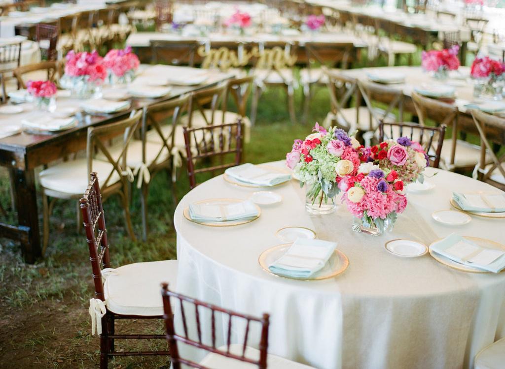 Event and floral design by Engaging Events. Tabletop and furniture rentals from EventWorks. Linens by BBJ Linen. Photograph by Marni Rothschild Pictures at the Legare Waring House.
