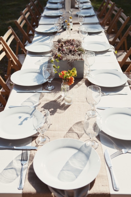 LOWCOUNTRY FEAST: Following the ceremony, guests sat down for an alfresco dinner, enjoying conversation and Southern fare prepared by The Fat Hen.