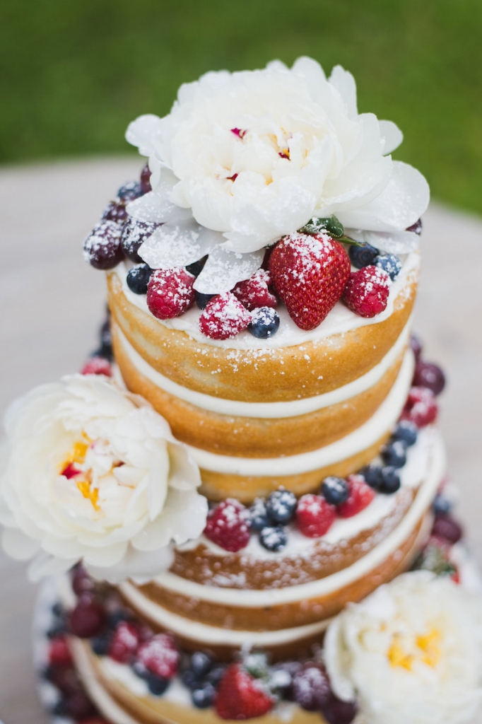 Cake by ABCD: Ashley Brown Cake Design. Image by Clay Austin Photography at Magnolia Plantation &amp; Gardens.