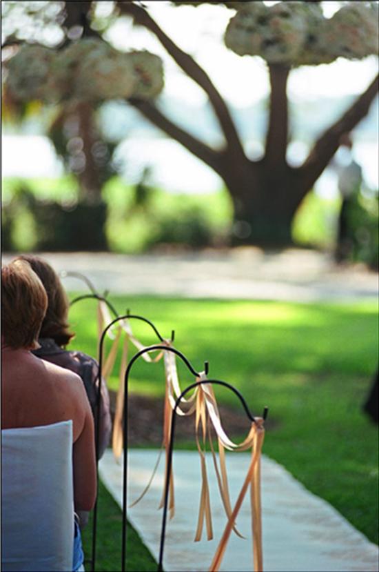 FLOWING FANCY: Yards of champagne-colored ribbon adorned the aisle—an inexpensive, traditional-looking touch.