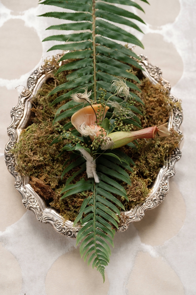 The groom’s boutonniere was a pitcher plant that florist Lori DeNicola coaxed into a perfectly timed bloom.