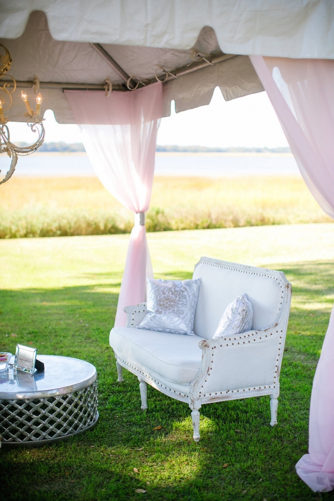 Wedding design by Pure Luxe Bride. Lounge furniture by Nuage Designs. Photograph by Dana Cubbage Weddings.