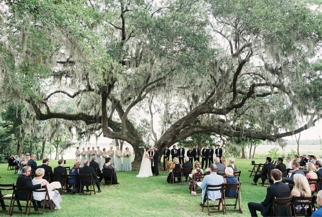 Runnymede Plantation proved an ideal venue for the wedding, allowing guests ample room to spread out around the thousand-year-old oak tree, beneath which Ali and Quinn exchanged vows.