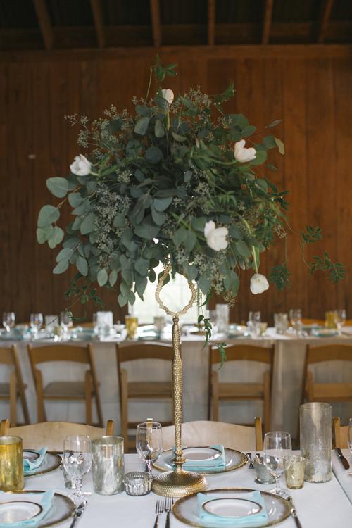 METAL HEAD: Gilded accents outlined shapes and emphasized texture to make the tablescapes dynamic. For proof, see the hammered finish candelabras (topped with greens and blooms) and gold-tipped plates.