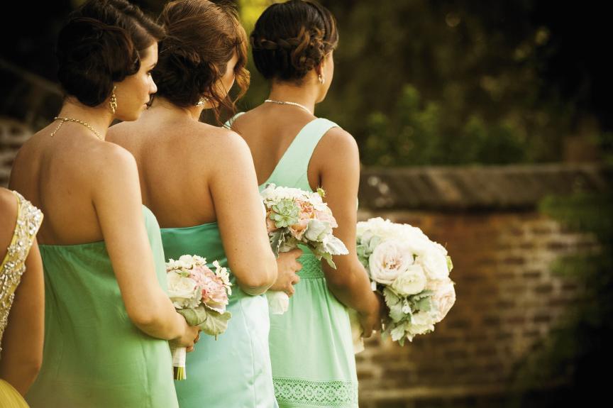 ALL IN A ROW: Amanda’s bridesmaids chose dresses in varying shades of turquoise.