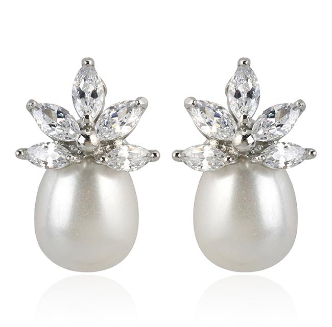 Samantha Wills&#039; &quot;Pearl River&quot; stud earrings. Available through SamanthaWills.com.