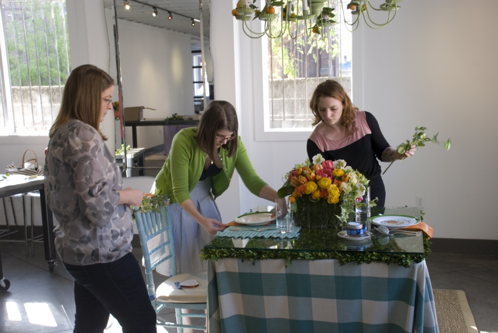 The crew from Katherine Miller Events (that’s Katherine in the green) and Nathalie from stems get their table camera-ready.