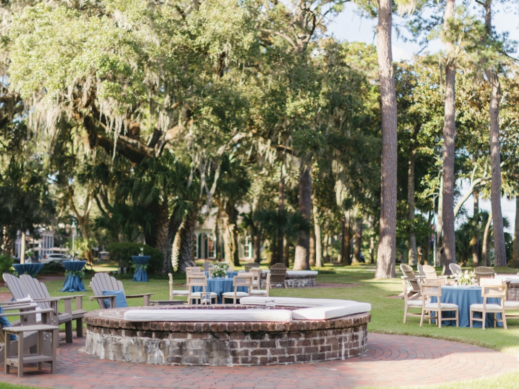 The River House lawn and balcony were set with varied seating options for the cocktail hour and reception.