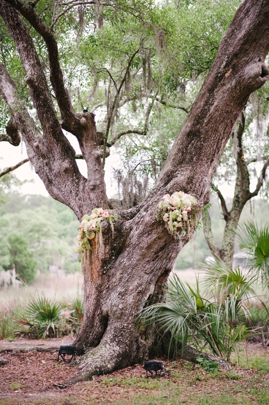 Florals by First Bloom of Charleston. Image by Britt Croft Photography.