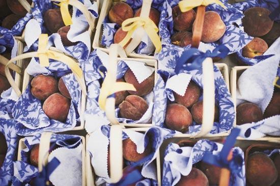 TUTTI FRUTTI: For favors, Sarah’s mom assembled fabric-lined baskets, which were filled with peaches her dad brought from a local farm.