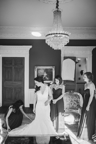 Beauty by Paper Dolls Wedding Hair &amp; Makeup. Image by Clay Austin Photography at the William Aiken House.