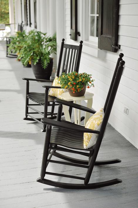 HAVE A SEAT: Rocking chairs—accented with throw pillows in the marigold-and-white fabric that inspired much of the evening&#039;s décor—providing comfy seating for guests during the reception.